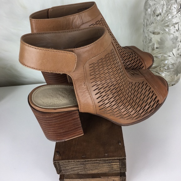 Vince Camuto Open Toe Leather Sandals x Shoes - Picture 3 of 8